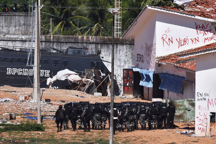 Tropa de Choque entra na Penitenciária Estadual de Alcaçuz, na cidade de Nísia Floresta (RN) - 18/01/2017