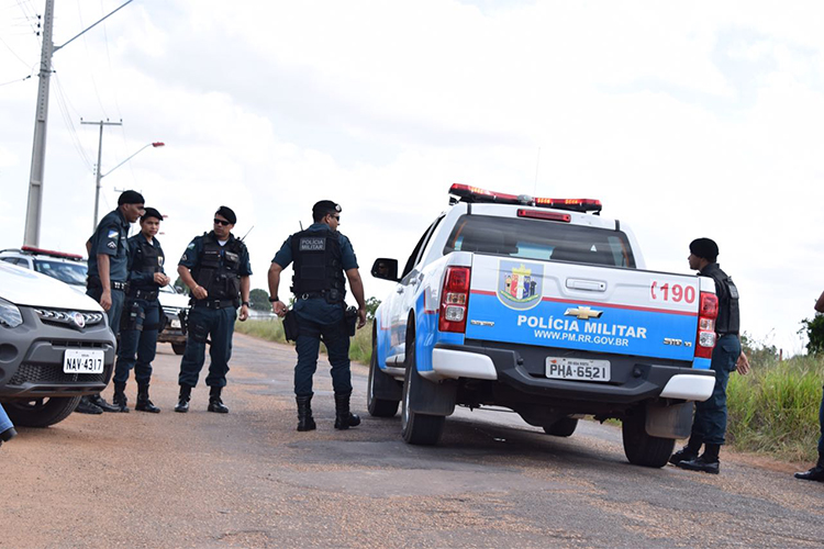 Movimentação de policiais nos arredores da Penitenciária Agrícola de Monte Cristo, em Boa Vista (RR), onde ao menos 33 presos foram mortos - 06/01/2017