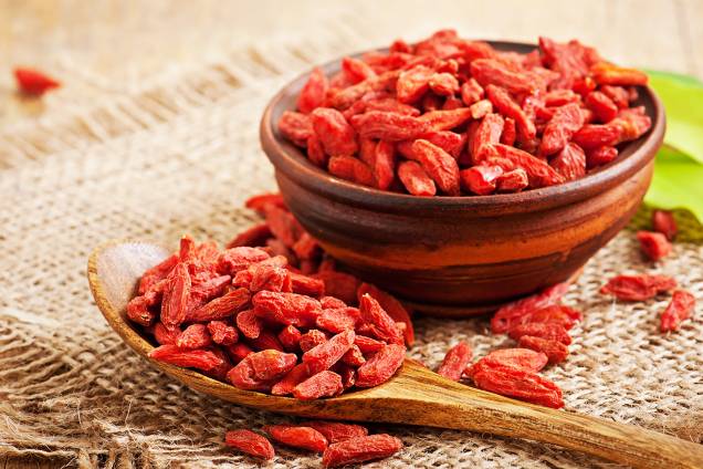 <span>Mito: a fruta é considerada saudável, pois possui propriedades antioxidantes e imunomoduladores. Embora não haja comprovação científica que relacione o consumo da fruta ao emagrecimento, sua ingestão pode ser feita como parte da alimentação para aqueles que apreciam seu sabor.</span> <span>Mito: a fruta é considerada saudável, pois possui propriedades antioxidantes e imunomoduladores. Embora não haja comprovação científica que relacione o consumo da fruta ao emagrecimento, sua ingestão pode ser feita como parte da alimentação para aqueles que apreciam seu sabor.</span>