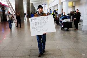 Bloqueio de Trump à imigração - Protesto - Aeroporto