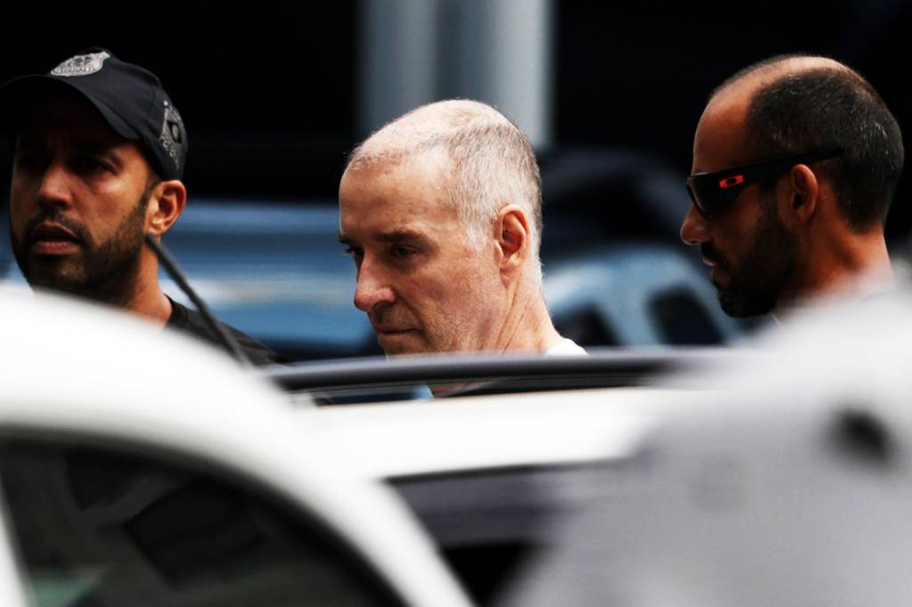 Eike Batista chega &agrave; sede da Pol&iacute;cia Federal no Rio para prestar depoimento