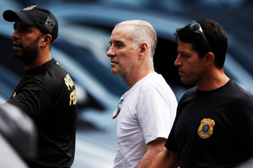 Eike Batista chega &agrave; sede da Pol&iacute;cia Federal no Rio para prestar depoimento