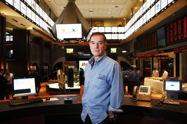 Eike Batista durante a oferta pública inicial de ações da petrolífera OGX, na Bovespa. Eike Batista durante a oferta pública inicial de ações da petrolífera OGX, na Bovespa.