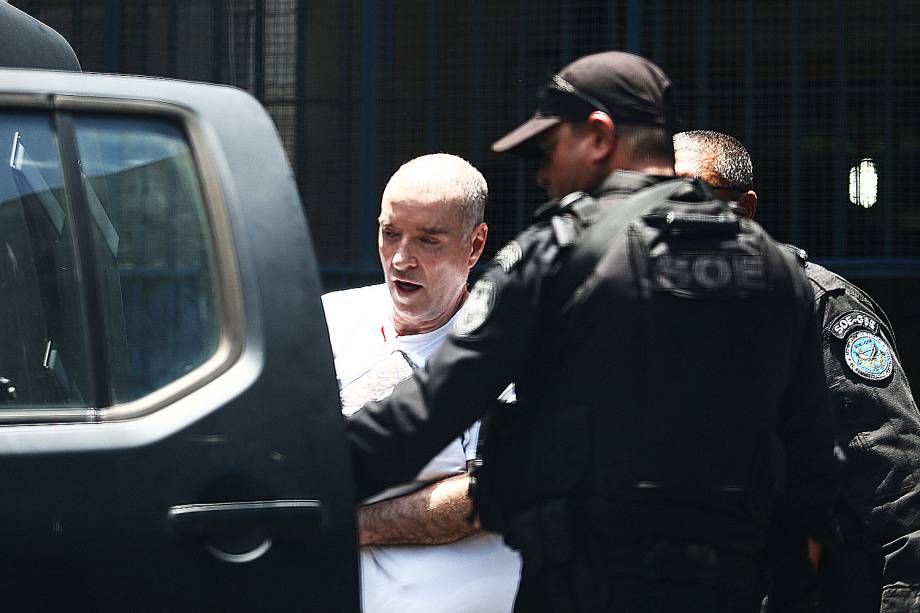 O empresário Eike Batista, de cabelo raspado (careca) deixa o presídio Ary Franco, no Rio de Janeiro, após ser trazido pela Policia Federal e segue para rumo desconhecido  - 30/01/2017