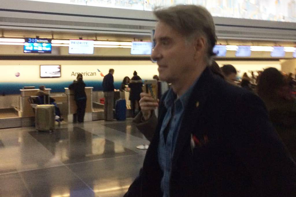 O empres&aacute;rio Eike Batista, procurado pela Pol&iacute;cia Federal por conta da Opera&ccedil;&atilde;o Efici&ecirc;ncia, desdobramento da Opera&ccedil;&atilde;o Lava Jato, embarca rumo ao Brasil no aeroporto JFK em Nova York nos Estados Unidos