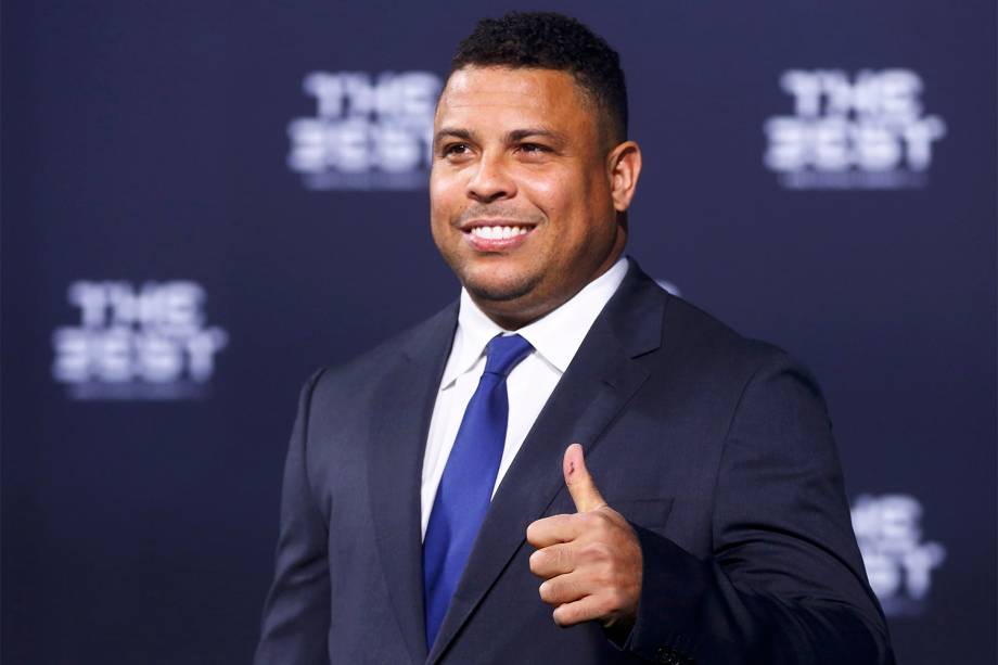 O ex-jogador Ronaldo chega para a cerimônia de premiação da Bola de Ouro da FIFA, que elege os melhores jogadores e técnicos do mundo, em Zurique, na Suíça - 09/01/2017 O ex-jogador Ronaldo chega para a cerimônia de premiação da Bola de Ouro da FIFA, que elege os melhores jogadores e técnicos do mundo, em Zurique, na Suíça - 09/01/2017