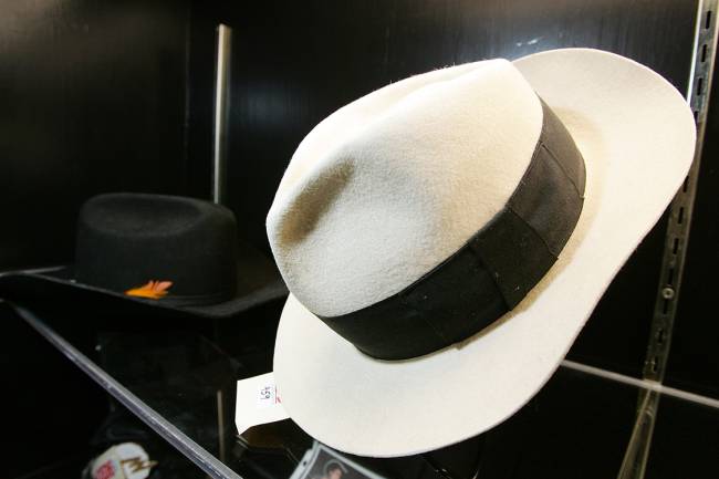 Chapéu de Michael Jackson utilizado em Smooth Criminal Chapéu de Michael Jackson utilizado em Smooth Criminal é leiloado por 32 mil reais