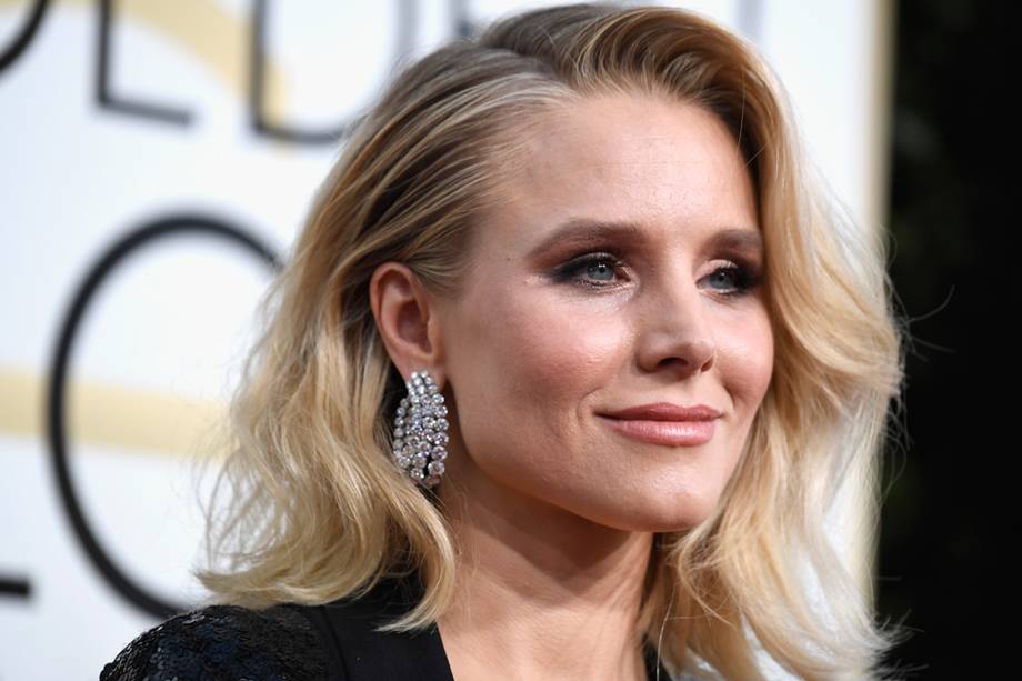 A atriz Kristen Bell chega para o Globo de Ouro 2017, em Los Angeles