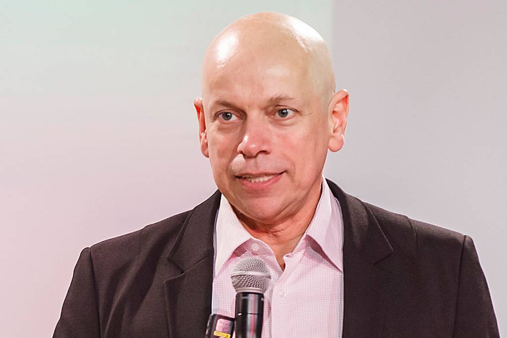 Leandro Karnal desdenhou de contratante em mensagens?