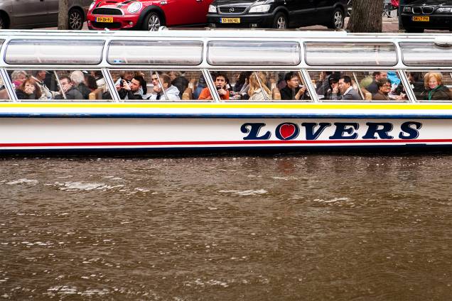 Turistas realizam passeio de barco em Amsterdã, na Holanda - 04/04/2009 Turistas realizam passeio de barco em Amsterdã, na Holanda - 04/04/2009