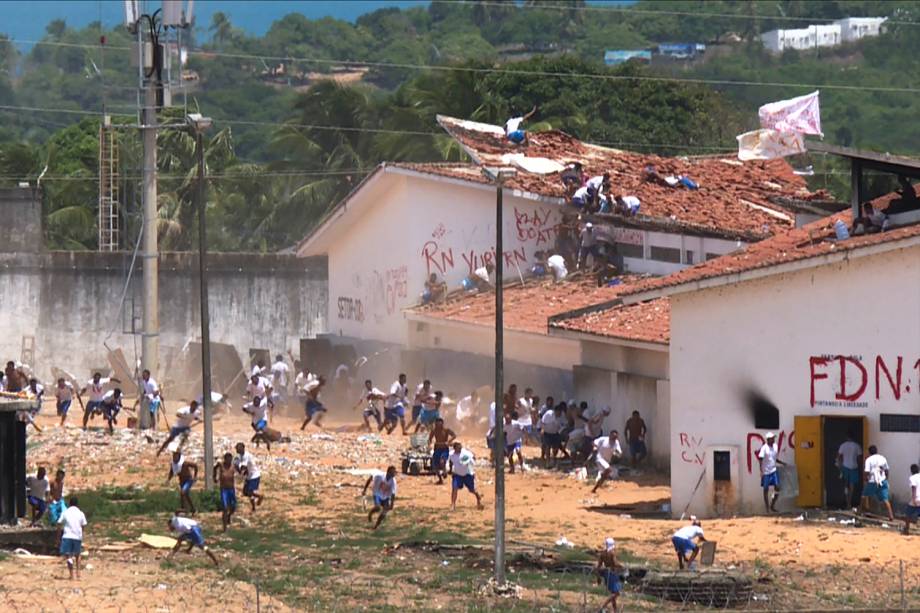 Presos da Penitenciária Estadual de Alcaçuz, em Nísia Floresta (RN), iniciam nova rebelião na manhã desta terça-feira (17). Os presos dos pavilhões 1, 2, 3 e 4 tentam invadir o pavilhão 5