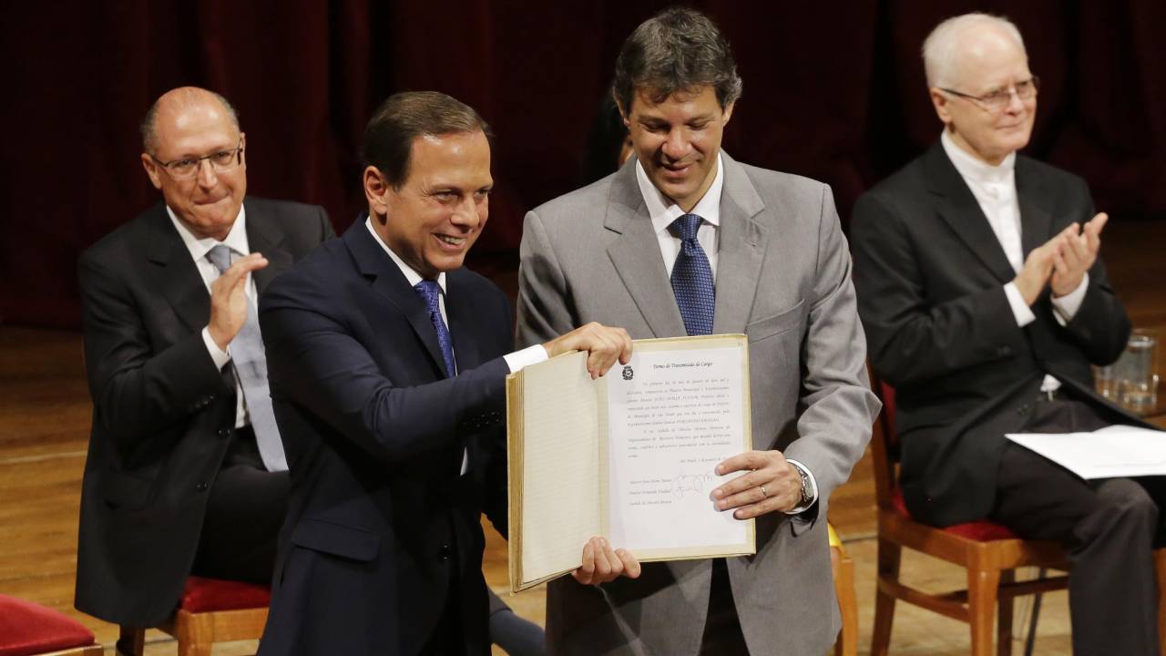 Cerimônia de transmissão de cargo - Fernando Haddad e João Dória