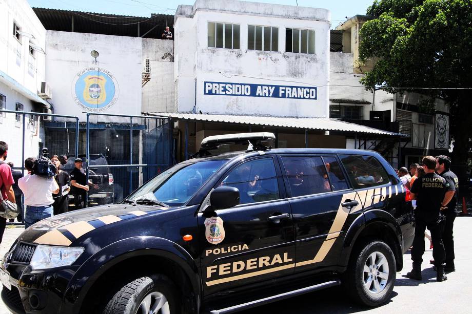 Eike Batista chega ao presídio Ary Franco após ser preso no Rio - 30/01/2017 Eike Batista chega ao presídio Ary Franco após ser preso no Rio - 30/01/2017