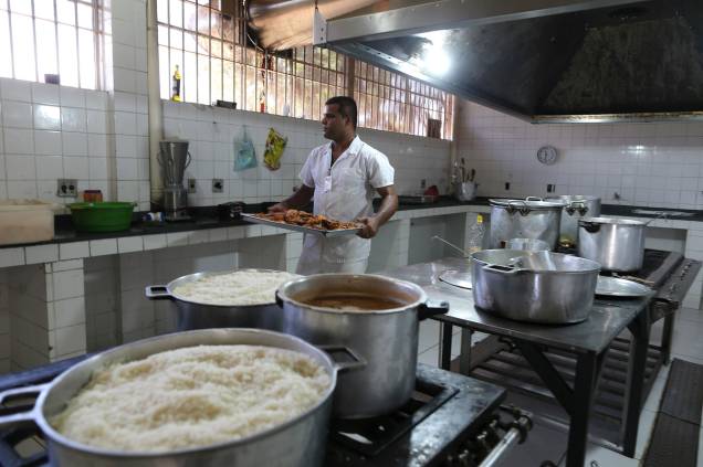 A comida é de boa qualidade e é feita pelos próprios detentos, em sistema de rodízio - Foto: Sérgio Dutti A comida é de boa qualidade e é feita pelos próprios detentos, em sistema de rodízio - Foto: Sérgio Dutti