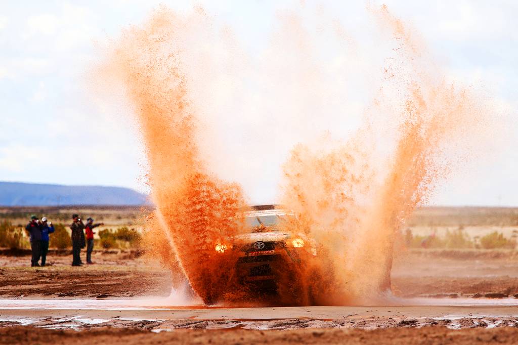 O piloto boliviano Alberto Rodrigo Gutierrez durante o s&eacute;timo dia do Rali Dakar 2017, entre as cidades bolivianas de La Paz e Uyuni - 09/01/2017