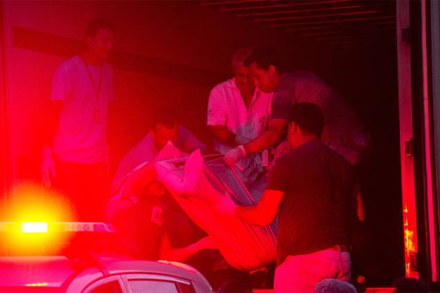 Corpos são retirados neste domingo (15) da Penitenciária Federal de Alcaçuz, na região metropolitana de Natal (RN). A rebelião durou cerca de 14h e teve pelo menos 27 mortos. Corpos são retirados neste domingo (15) da Penitenciária Federal de Alcaçuz, na região metropolitana de Natal (RN). A rebelião durou cerca de 14h e teve pelo menos 27 mortos.