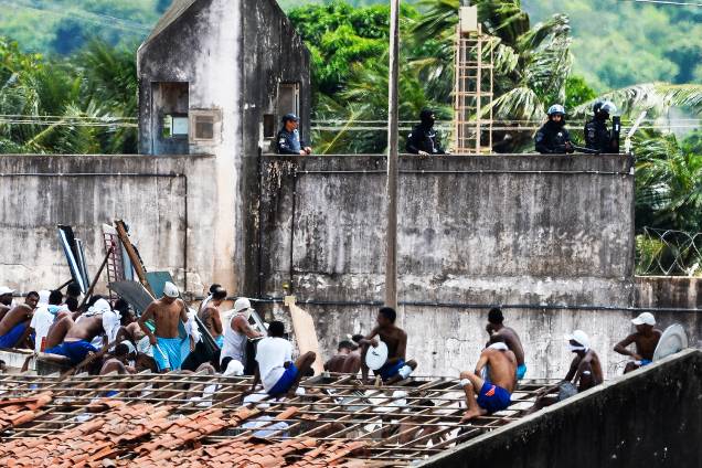 Presos rebelados Penitenciária Estadual de Alcaçuz, no Rio Grande do Norte - 16/01/2017 Presos rebelados Penitenciária Estadual de Alcaçuz, no Rio Grande do Norte - 16/01/2017