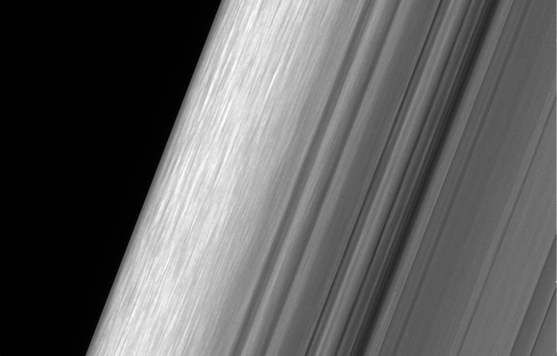 Sonda Cassini da Nasa fotografa os anéis de Saturno
