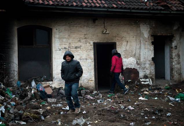 Estima-se que cerca de 1.000 imigrantes estejam em situações extremas sob um frio de menos 20 gruas celsius, em Belgrado, Sérvia Estima-se que cerca de 1.000 imigrantes estejam em situações extremas sob um frio de menos 20 gruas celsius, em Belgrado, Sérvia