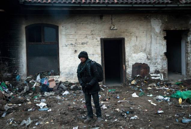 Estima-se que cerca de 1.000 imigrantes estejam em situações extremas sob um frio de menos 20 gruas celsius, em Belgrado, Sérvia Estima-se que cerca de 1.000 imigrantes estejam em situações extremas sob um frio de menos 20 gruas celsius, em Belgrado, Sérvia