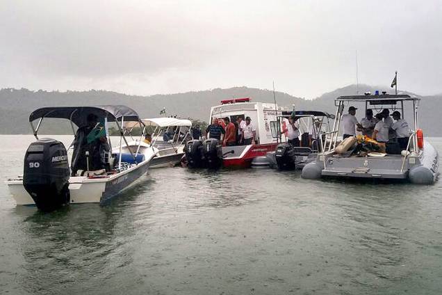 Equipes fazem buscas após acidente aéreo de avião prefixo PR-SOM, modelo Hawker Beechcraft King Air C90, em Paraty, no litoral sul do Rio, na tarde desta quinta (19). O ministro do STF Teori Zavascki, relator da Lava Jato, morreu no acidente Equipes fazem buscas após acidente aéreo de avião prefixo PR-SOM, modelo Hawker Beechcraft King Air C90, em Paraty, no litoral sul do Rio, na tarde desta quinta (19). O ministro do STF Teori Zavascki, relator da Lava Jato, morreu no acidente