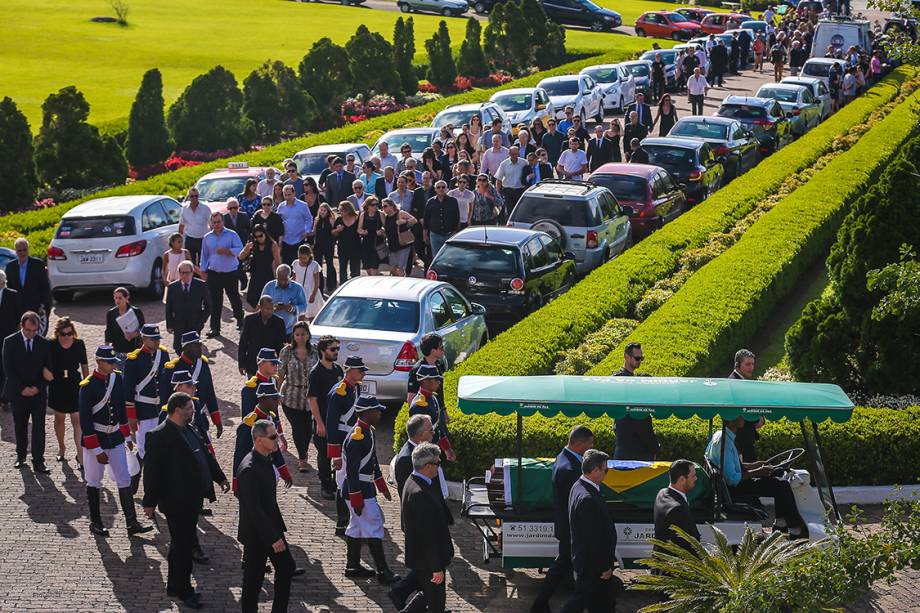 Funeral do ministro do STF Teori Zavascki, no Cemitério Jardim da Paz, em Porto Alegre