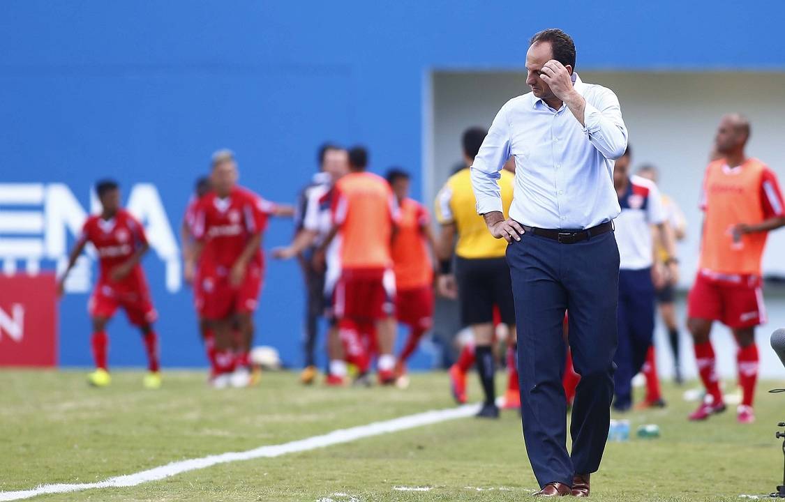 Técnico Rogério Ceni do São Paulo durante partida entre Audax x São Paulo, válida pelo Campeonato Paulista 2017, no estádio Arena Barueri em Barueri, São Paulo