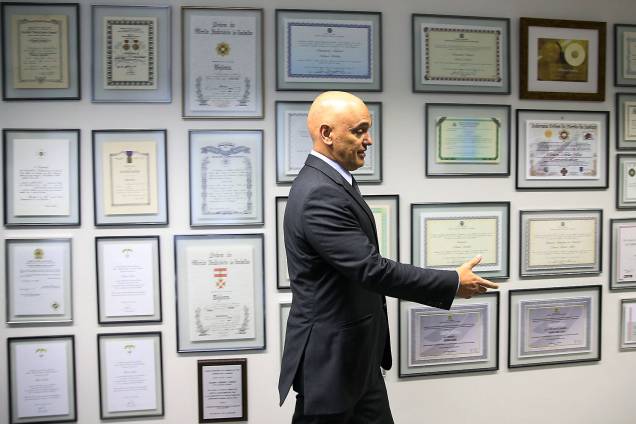 Indicado a vaga no STF e licenciado no cargo de ministro da Justiça, Alexandre de Moraes visita o senador Edison Lobão em seu gabinete em Brasília, DF - 09/02/2017 Indicado a vaga no STF e licenciado no cargo de ministro da Justiça, Alexandre de Moraes visita o senador Edison Lobão em seu gabinete em Brasília, DF - 09/02/2017