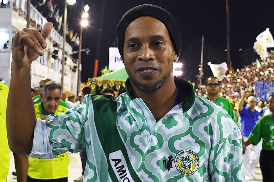 O ex-jogador Ronaldinho Gaúcho desfila pela escola de samba Mocidade Independente de Padre Miguel,no Sambódromo da Marquês de Sapucaí - 28/02/2017