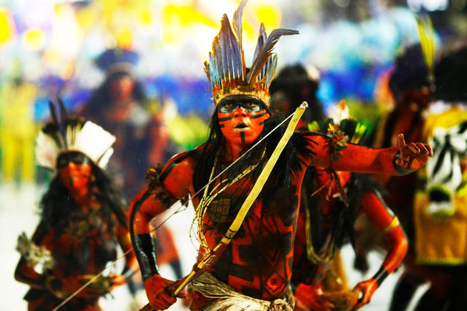 Com o enredo 'Carnavaleidoscópio tropifágico', a escola de samba Paraíso do Tuiuti abre a primeira noite de desfiles no Sambódromo da Marquês de Sapucaí, no Rio de Janeiro (RJ) - 26/02/2017