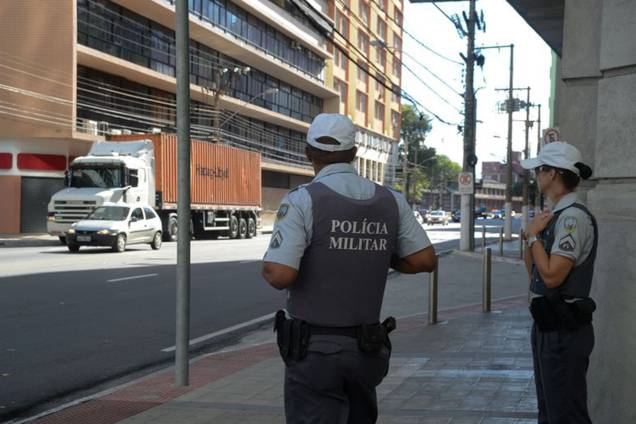 Policiais militares de férias e de folga voltam às ruas em Vitória (ES) - 11/02/2017 Policiais militares de férias e de folga voltam às ruas em Vitória (ES) - 11/02/2017