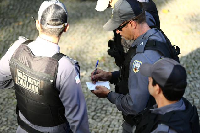 Após o apelo feito pelo governo Federal e Estadual para o fim da greve dos Policiais Militares do Espírito Santo (ES), um grupo de oficiais se apresentou na manhã deste domingo no Centro Histórico da cidade, para reassumir o trabalho - 12/02/2017 Após o apelo feito pelo governo Federal e Estadual para o fim da greve dos Policiais Militares do Espírito Santo (ES), um grupo de oficiais se apresentou na manhã deste domingo no Centro Histórico da cidade, para reassumir o trabalho - 12/02/2017