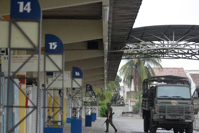 Soldados do Exército fazem a segurança das ruas e dos terminais rodoviários em Vila Velha, região metropolitana de Vitória - 08/02/2017 Soldados do Exército fazem a segurança das ruas e dos terminais rodoviários em Vila Velha, região metropolitana de Vitória - 08/02/2017