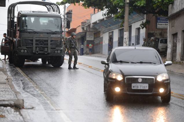 Soldados do Exército fazem a segurança das ruas e dos terminais rodoviários em Vila Velha, região metropolitana de Vitória - 08/02/2017 Soldados do Exército fazem a segurança das ruas e dos terminais rodoviários em Vila Velha, região metropolitana de Vitória - 08/02/2017