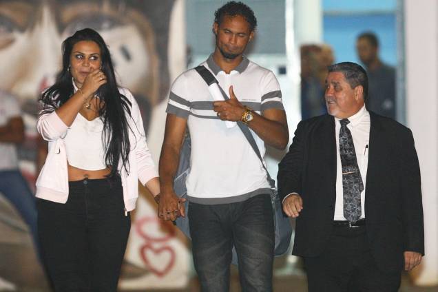 O goleiro Bruno Fernandes deixa a Apac (Associação de Proteção e Assistência ao Condenado) em Santa Luzia, região metropolitana de Belo Horizonte - 24/02/2017 O goleiro Bruno Fernandes deixa a Apac (Associação de Proteção e Assistência ao Condenado) em Santa Luzia, região metropolitana de Belo Horizonte - 24/02/2017