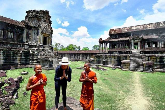 Cassie De Pecol visita o templo Angkor Wat, no Camboja Cassie De Pecol visita o templo Angkor Wat, no Camboja