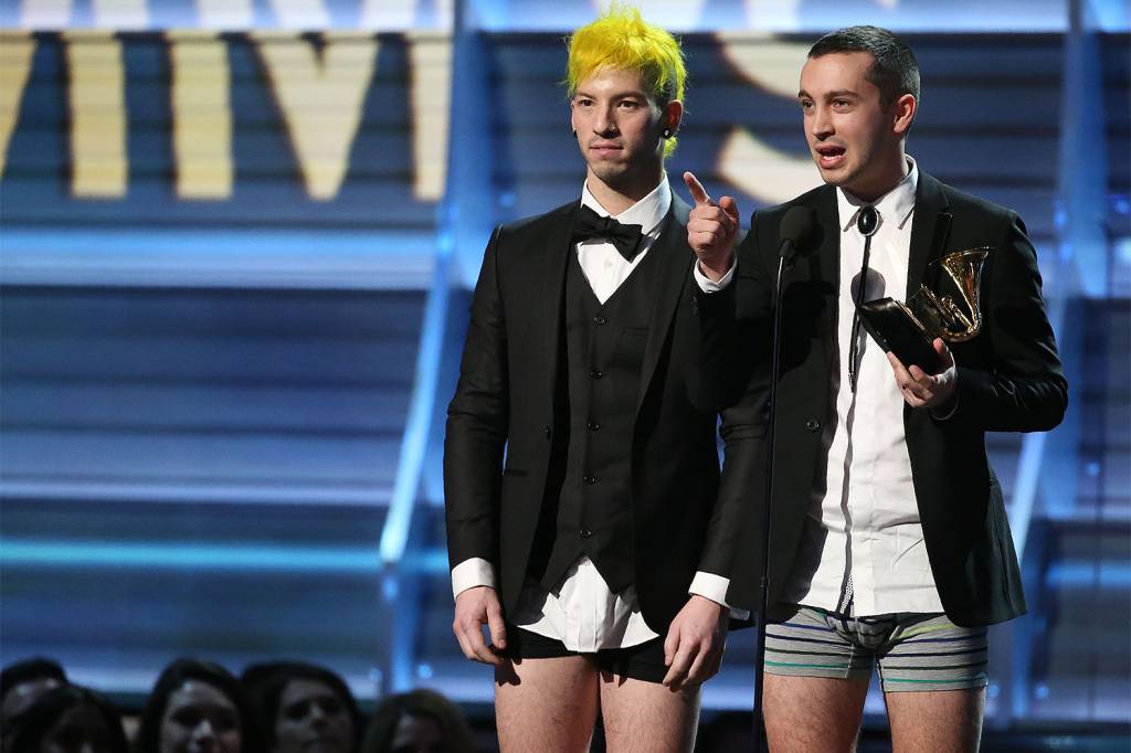Twenty One Pilots durante a cerim&ocirc;nia da 59&ordf; edi&ccedil;&atilde;o do Grammy no Staples Center, em Los Angeles, nos Estados Unidos - 12/02/2017