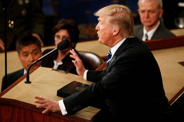 O presidente americano Donald Trump faz seu primeiro discurso em sessão conjunta aos legisladores do Senado e da Câmara de Representantes dos EUA - 28/02/2017 O presidente americano Donald Trump faz seu primeiro discurso em sessão conjunta aos legisladores do Senado e da Câmara de Representantes dos EUA - 28/02/2017