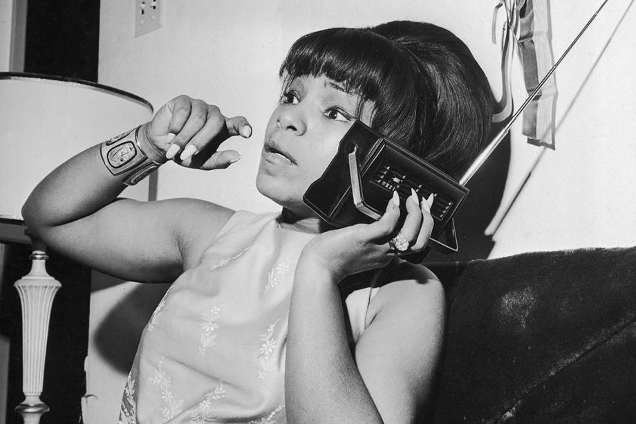 Elza Soares, no início de sua carreira como cantora Elza Soares, no início de sua carreira como cantora