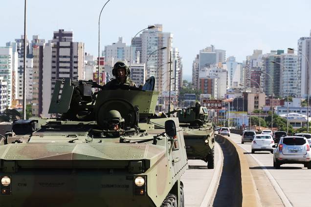 Exército patrulha avenidas da cidade de Vitória, Espírito Santo Exército patrulha avenidas da cidade de Vitória, Espírito Santo
