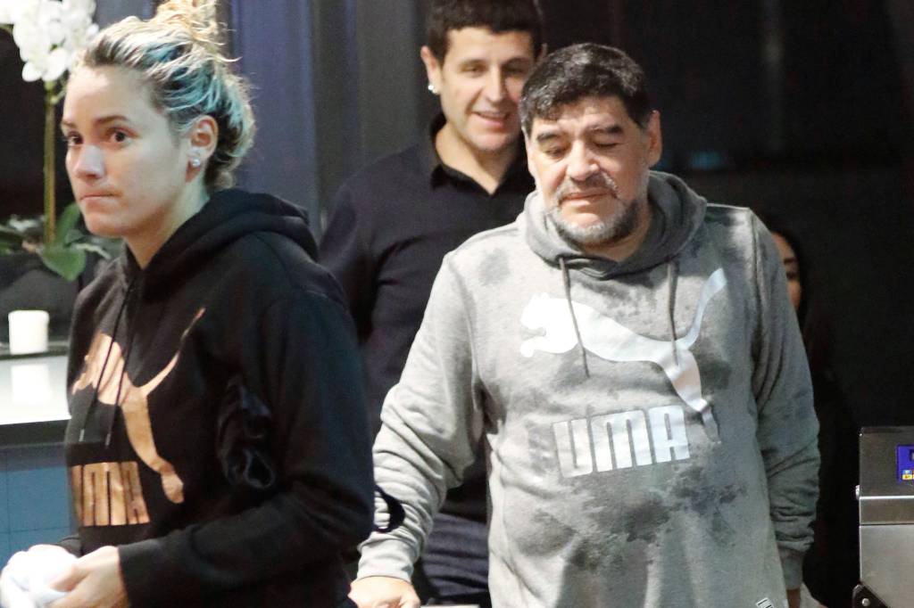 Em Madri, Maradona briga com jornalista – e até com a namorada