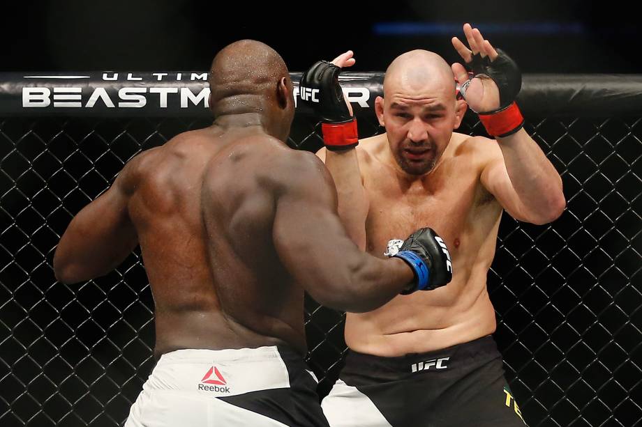 O brasileiro Glover Teixeira durante luta contra o americano Jared Cannonier no UFC 208 em Nova York O brasileiro Glover Teixeira durante luta contra o americano Jared Cannonier no UFC 208 em Nova York