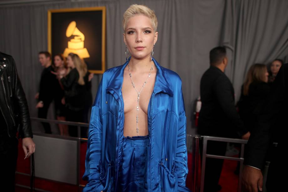 A cantora Halsey  durante a cerimônia da 59ª edição do Grammy no Staples Center, em Los Angeles, Estados Unidos - 12/02/2017