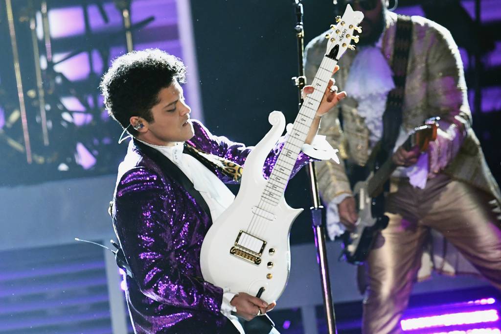 Bruno Mars durante a cerimônia da 59ª edição do Grammy no Staples Center, em Los Angeles, nos Estados Unidos – 12/02/2017 .