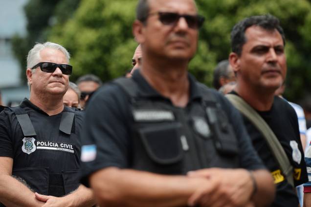 Polícia Civil do Espírito Santo faz paralisação em protesto ao assassinato de um investigador na cidade de Colatina além de reivindicar melhores condições de trabalho - 08/02/2017 Polícia Civil do Espírito Santo faz paralisação em protesto ao assassinato de um investigador na cidade de Colatina além de reivindicar melhores condições de trabalho - 08/02/2017