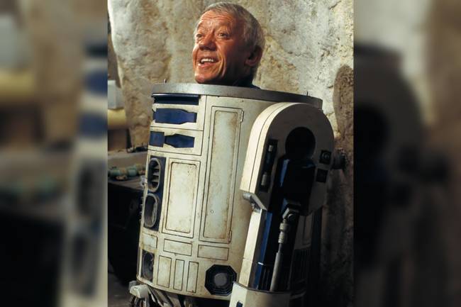 O ator britânico Kenny Baker no papel de R2D2 na saga Star Wars O ator britânico Kenny Baker no papel de R2D2 na saga Star Wars