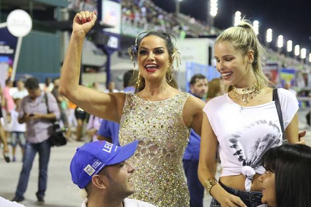 Luiza Brunet e sua filha, Yasmin, em ensaio da Imperatriz - 18/02/2017 Luiza Brunet e sua filha, Yasmin, em ensaio da Imperatriz - 18/02/2017