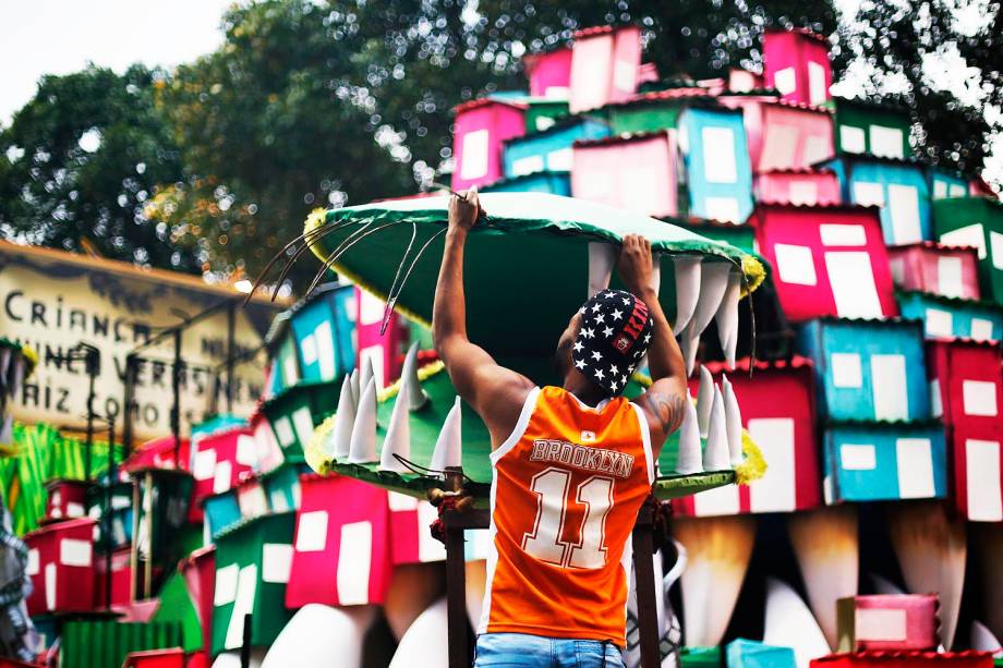 Movimentação antes dos desfiles no Sambódromo Marquês de Sapucaí no Rio de Janeiro (RJ) - 26/02/2017