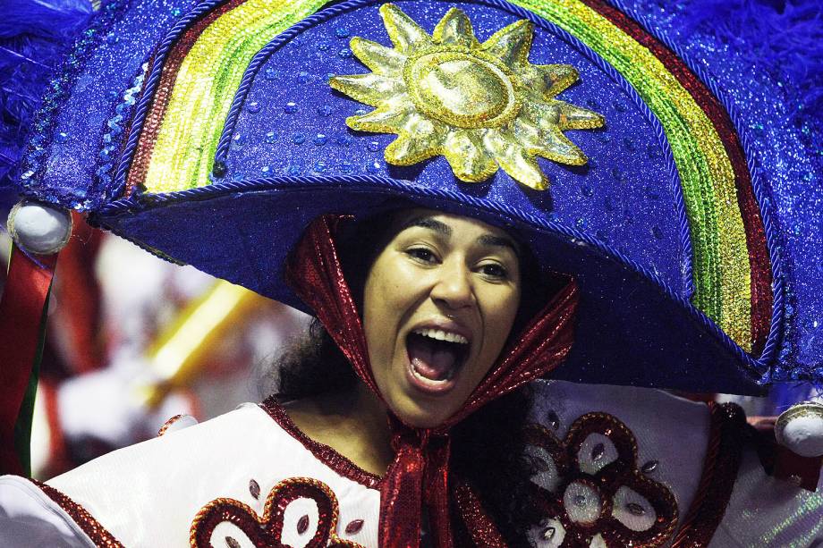 Com o enredo 'Carnavaleidoscópio tropifágico', a escola de samba Paraíso do Tuiuti abre a primeira noite de desfiles no Sambódromo da Marquês de Sapucaí, no Rio de Janeiro (RJ) - 26/02/2017