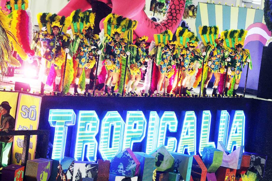 Desfile da escola de samba Paraíso do Tuiuti, no Sambódromo da Marquês de Sapucaí, no Rio de Janeiro (RJ) - 26/02/2017